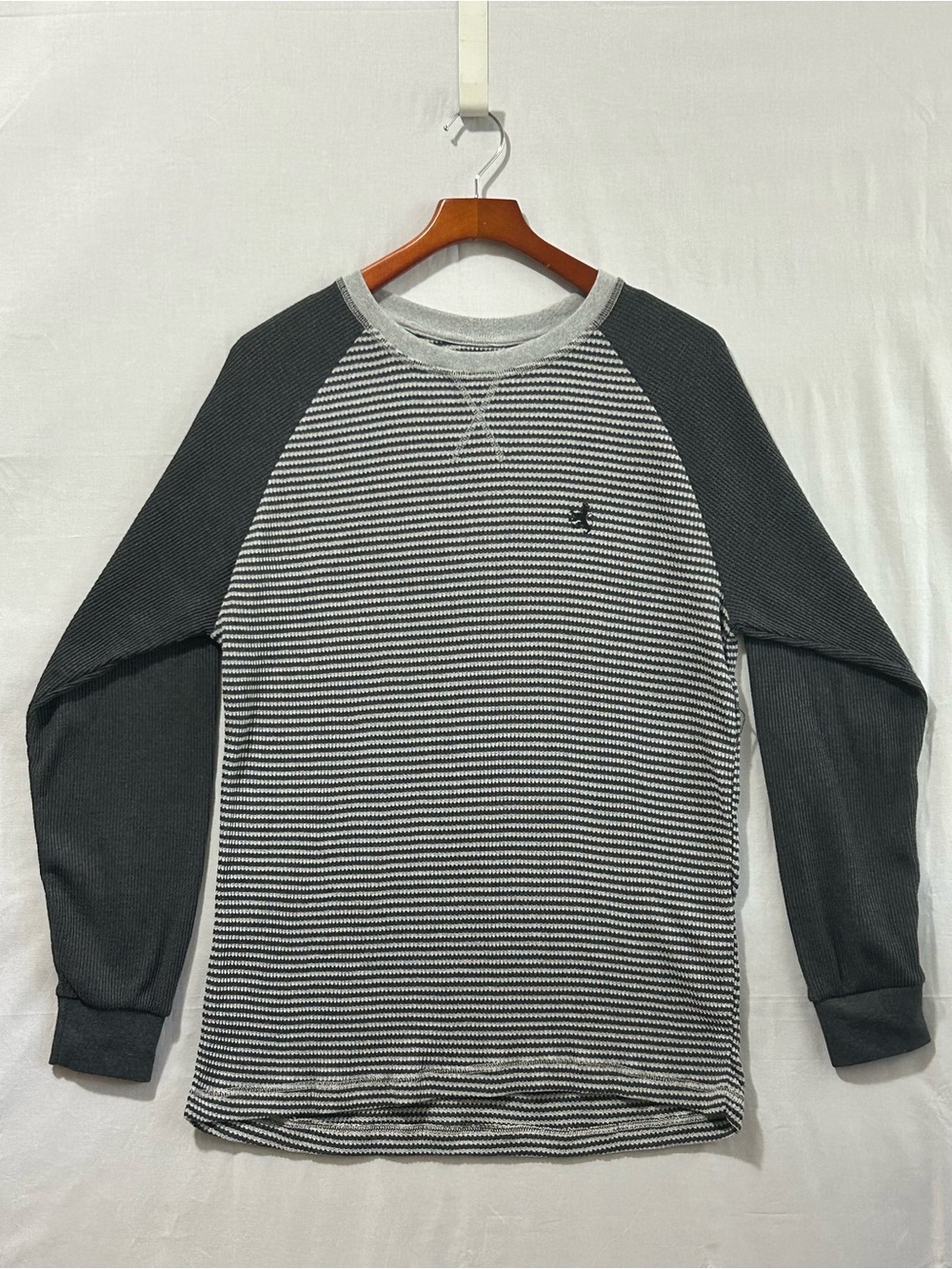 Rugby University - Striped Raglan Long-Sleeve Thermal in Gray/Charcoal Black